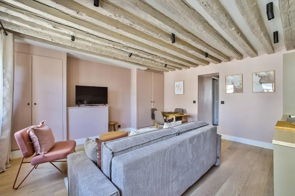 41.Typical Parisian Flat#4Pers#Le Marais#Beaubourg Apartment France
