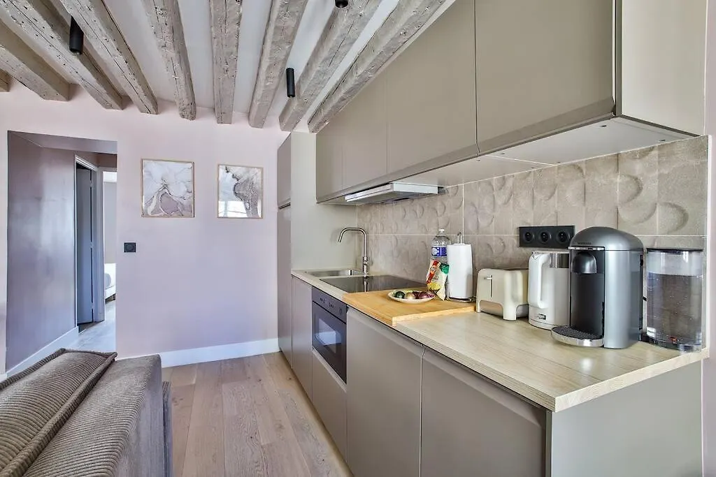 41.Typical Parisian Flat#4Pers#Le Marais#Beaubourg Apartment  Paris