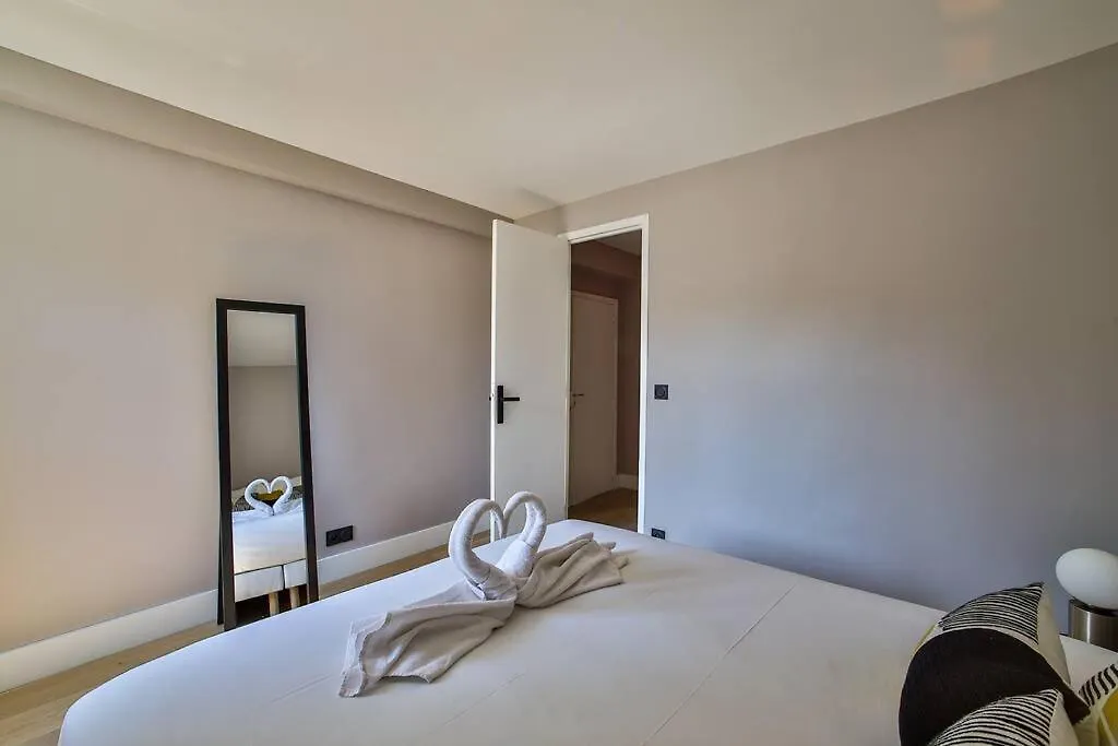 41.Typical Parisian Flat#4Pers#Le Marais#Beaubourg Apartment France